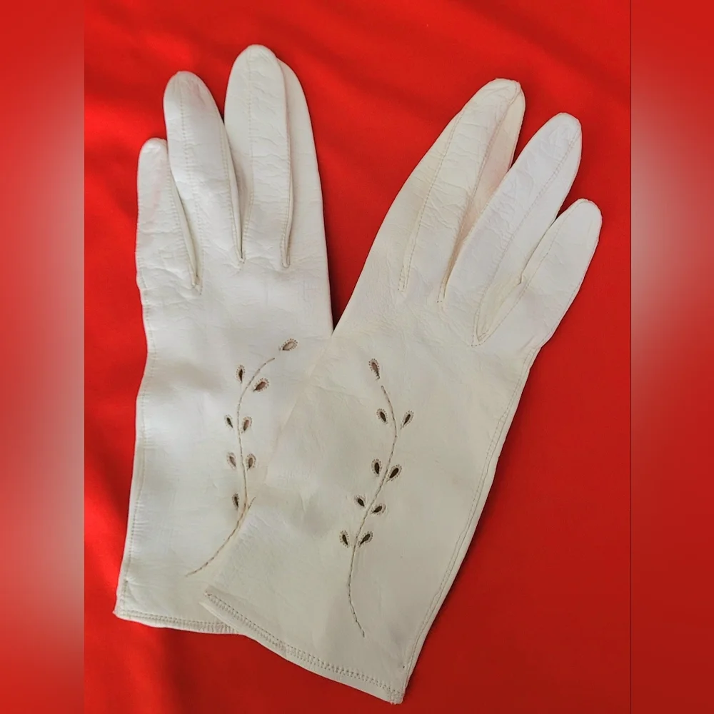 Vintage Evening Leather Gloves, Kid Size 7, Embroidered Vine Design, Ivory